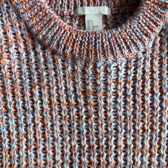 Sweater size small - Picture 3 of 3